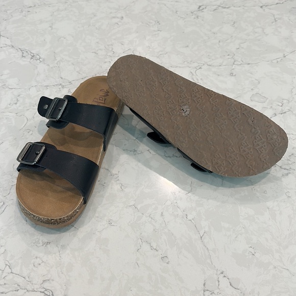 Sandals - Picture 2 of 3